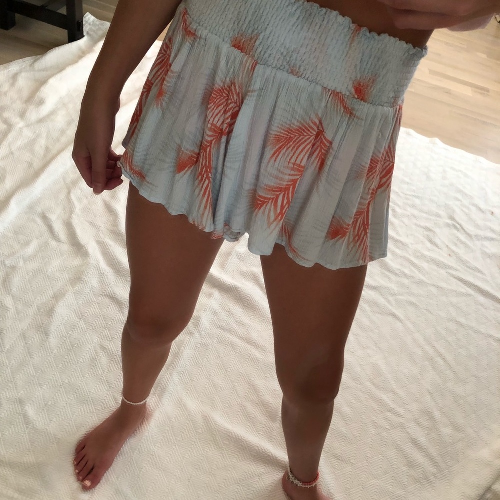 FOREVER 21 palm tree shorts